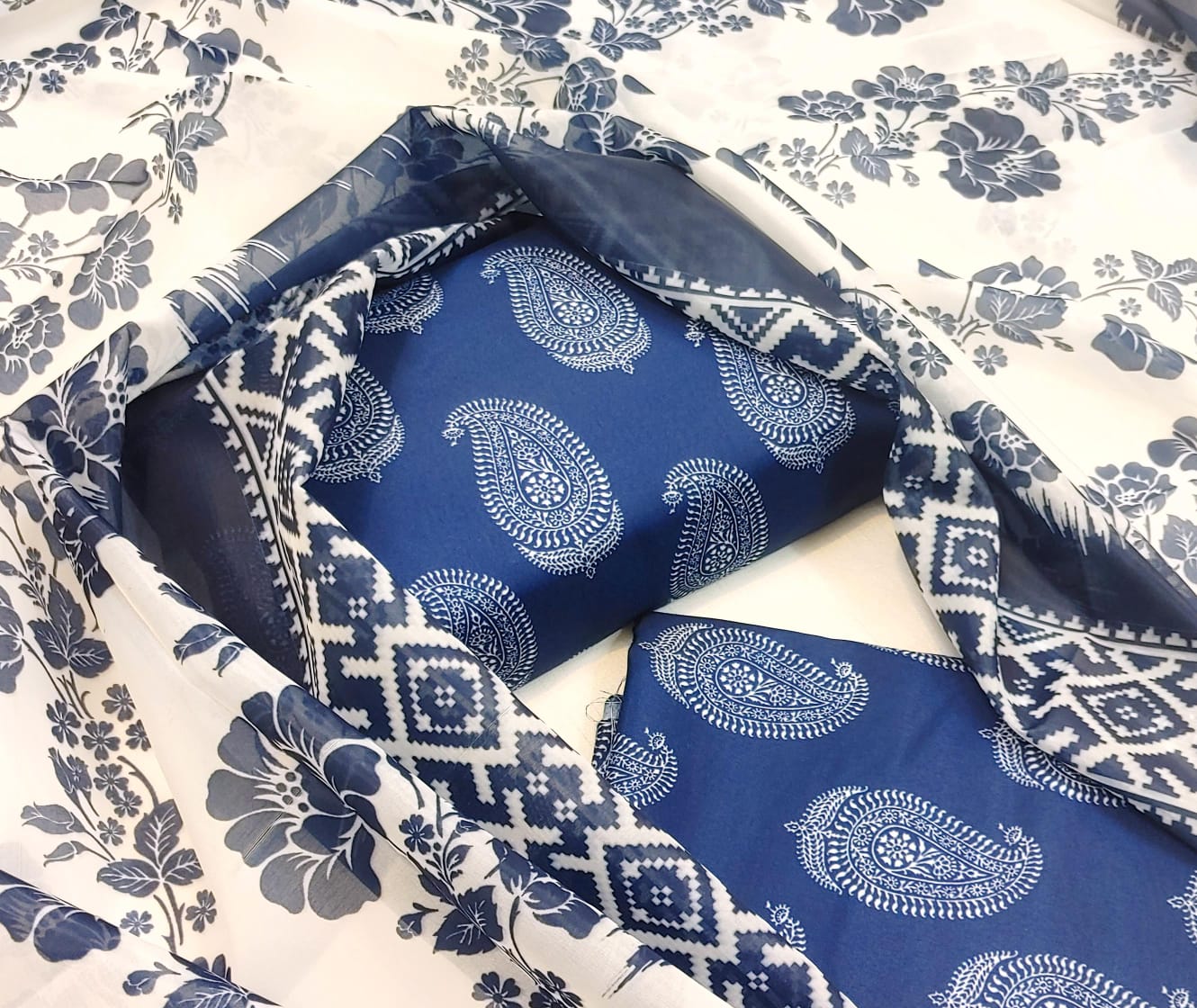 SWISS LAWN Unstich 3pcs
