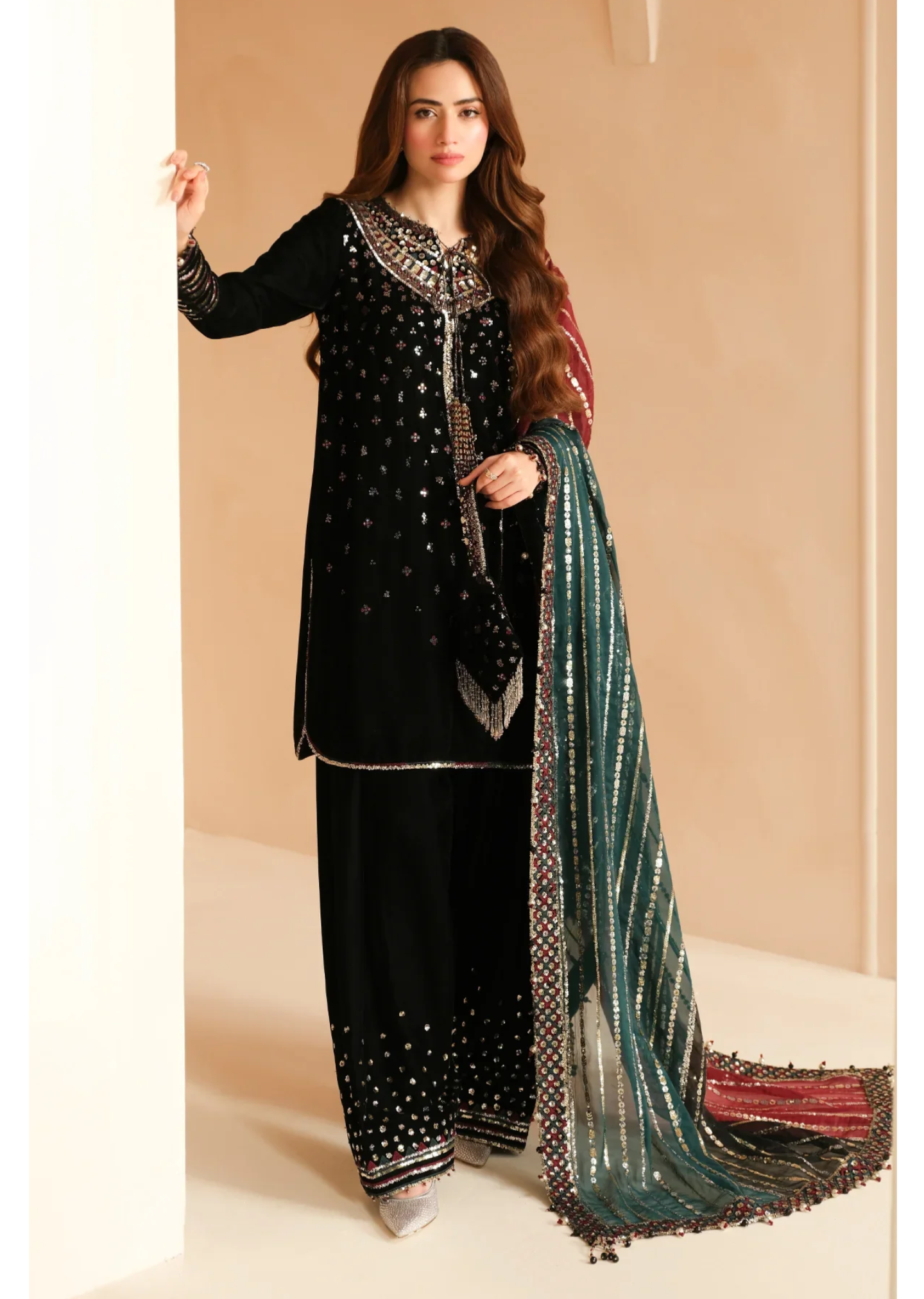 Jazmin Black Formal Collection Velvet - Replica